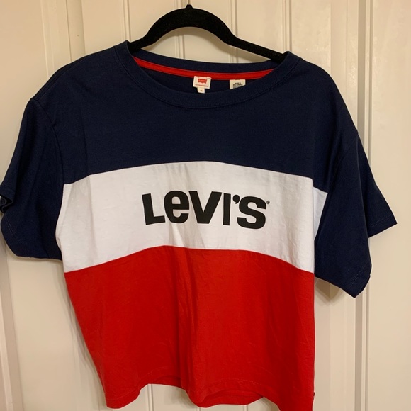 Levi's Tops - Cute box cut vintage Levi’s tee